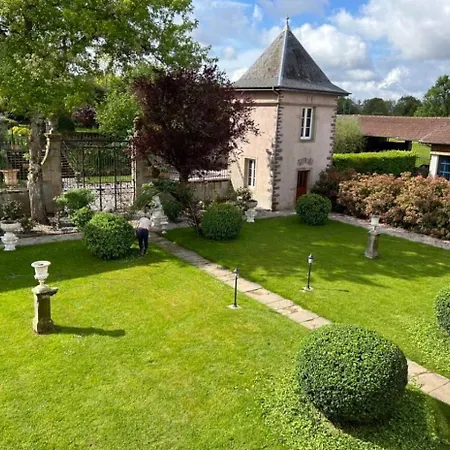 Le Château De Failloux, D Hôtes,piscine Intérieure