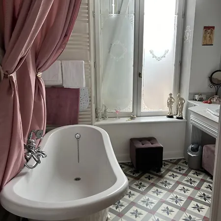 Le Chateau De Failloux, Piscine Interieure Bed & Breakfast