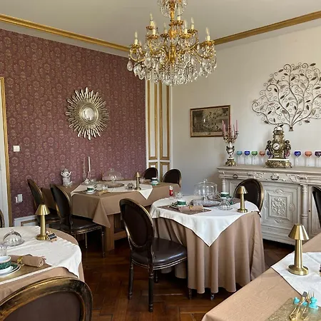 Le Chateau De Failloux, Piscine Interieure, Sauna Panzió 4*