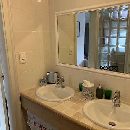 Le Château De Failloux, D Hôtes,piscine Intérieure Bed and breakfast