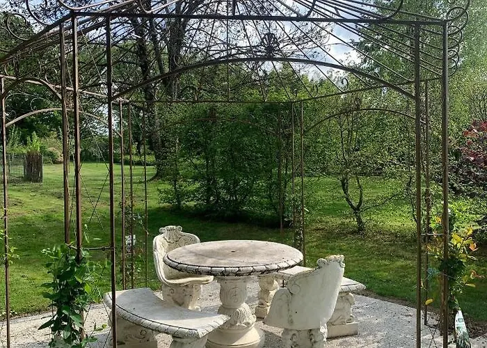 Le Chateau De Failloux, Piscine Interieure, Sauna Bed & Breakfast