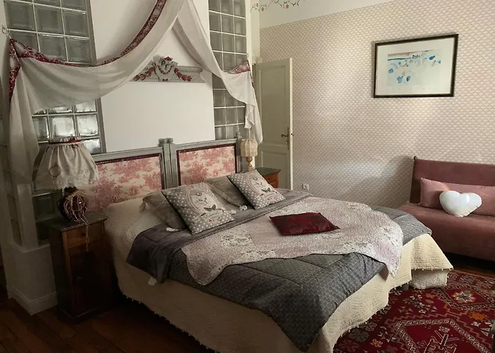 Bed & Breakfast Le Chateau De Failloux, Piscine Interieure, Sauna Épinal