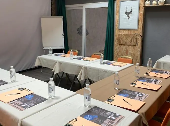 Bed & Breakfast Le Chateau De Failloux, Piscine Interieure, Sauna Épinal