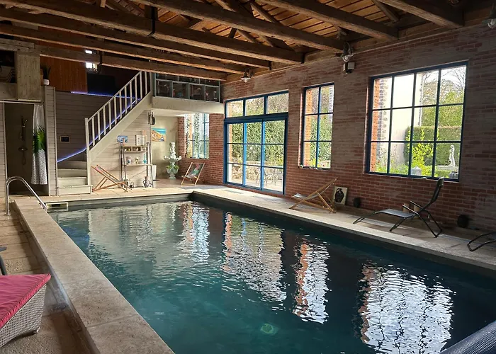 Oda ve Kahvaltı Le Chateau De Failloux, Piscine Interieure, Sauna 4*