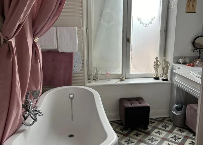 Le Chateau De Failloux, Piscine Interieure, Sauna Oda ve Kahvaltı