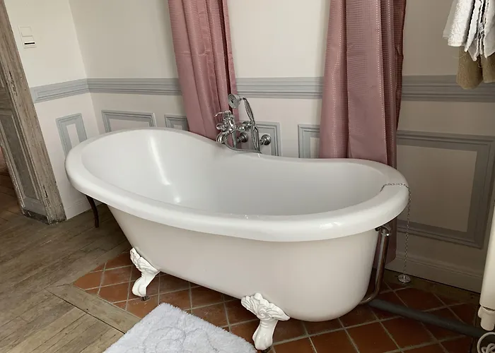 Bed & Breakfast Le Chateau De Failloux, Piscine Interieure, Sauna Épinal