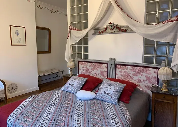 Bed & Breakfast Le Chateau De Failloux, Piscine Interieure, Sauna Épinal